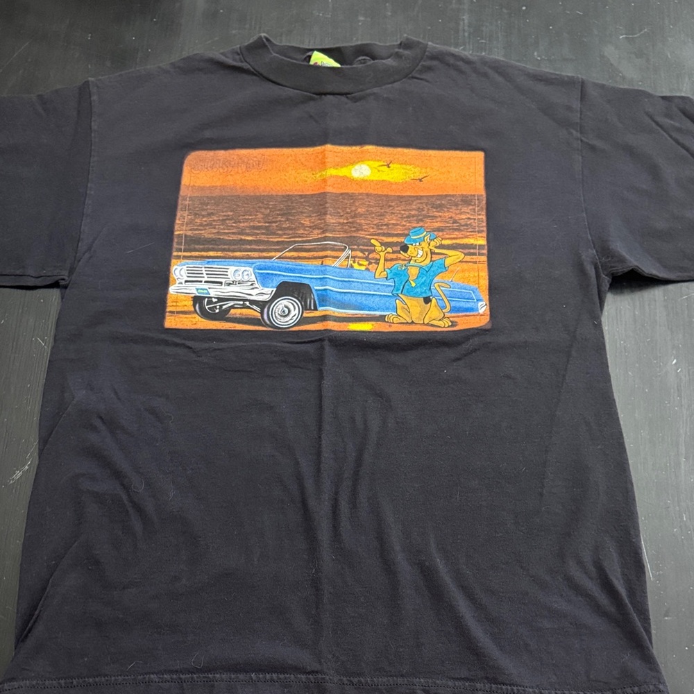men’s black short sleeve t shirt scooby doo print. size large.